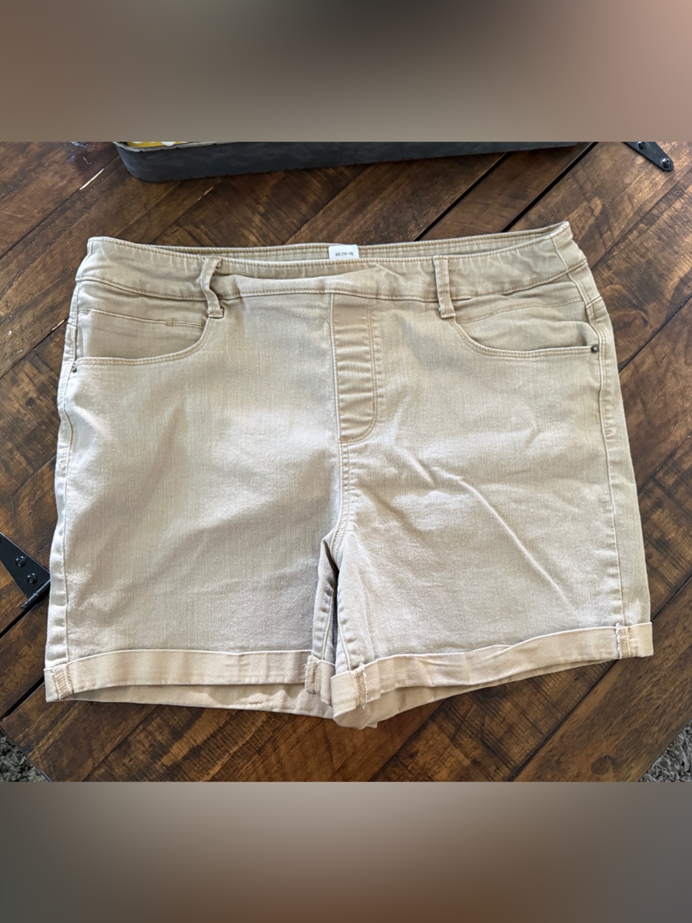 Time and Tru Beige Pull-On Stretch Casual Shorts